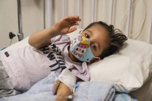 یک پزشک: اومیکرون موجب مشکلات حاد تنفسی کودکان می شود