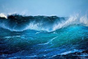 طوفان دریایی در راه هرمزگان/ احتمال توقف ترددها