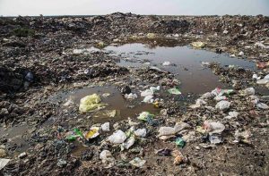 مدیرکل حفاظت محیط زیست هرمزگان: دفن غیراصولی زباله، مناطق اطراف سایت پسماند بندرعباس را تهدید می کند