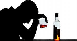 شمار قربانیان مصرف مشروب دست ساز در بندرعباس به ۵ تن رسید/ مرگ ۴ مرد و ۱ زن