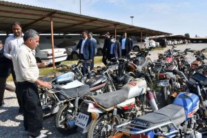تعیین تکلیف ۱۰ هزار موتورسیکلت توقیفی در استان هرمزگان/ آغاز فروش بیش از ۳ هزار موتورسیکلت دیگر از امروز