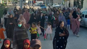 همایش پیاده روی خانواده های امام رضایی در محله شهرک توحید برگزار شد
